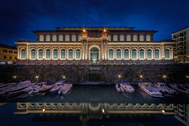 19세기 재건축된 ‘메르카토 베토발리에’ 외관./리보르노 관광사무소