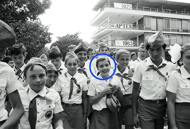 안드로포프 서기장에게 초청을 받아 1983년 7월 소련 아르테크 개척자 캠프를 방문한 서맨사(가운데)의 모습. 리아 노보스티