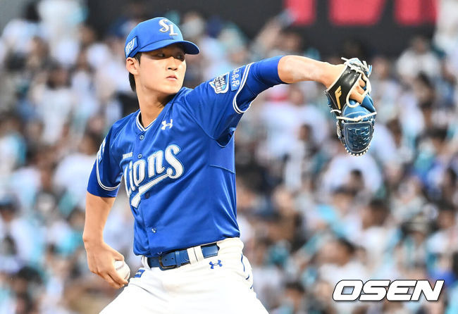 [OSEN=창원, 이석우 기자] 17일 창원NC파크에서 2024 신한 SOL 뱅크 KBO 리그 NC 다이노스와 삼성 라이온즈의 경기가 열렸다. 홈팀 NC는 신민혁이 선발 출전하고 방문팀 삼성 라이온즈는 이호성이 선발 출전했다. 삼성 라이온즈 선발투수 이호성이 역투하고 있다. 2024.08.17 / foto0307@osen.co.kr