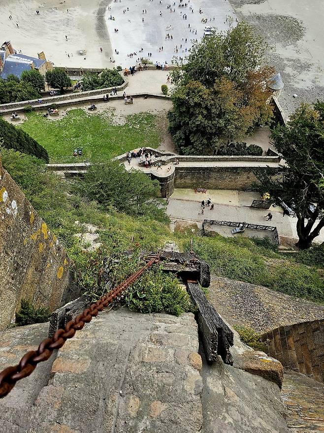 물자 운반 대형 도르래.