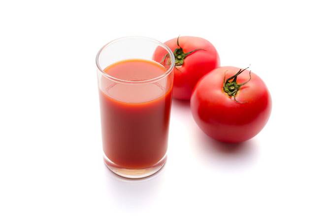 토마토주스는 혈압을 낮추고, 콜레스테롤을 줄이는 데 도움이 된다. [사진=게티이미지뱅크]
