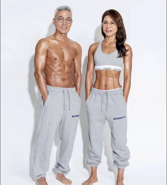 (왼쪽부터) 강창동(62) 김선옥(57) 부부. 사진 '옥동핏' 인스타그램 캡처