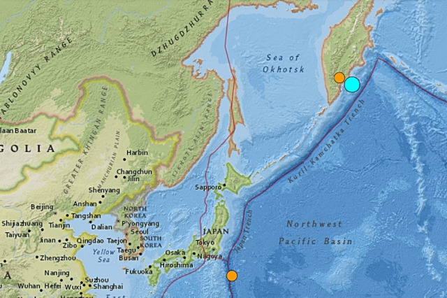 미 지질조사국(USGS)은 18일 오전 1시10분(현지시간·한국시간 오전 4시10분) 러시아 극동 캄차카반도 페트로파블롭스크 동쪽 102km 해역(오른쪽 상단 비취색 점)에서 규모 7.0의 지진이 발생했다 밝혔다. USGS 홈페이지