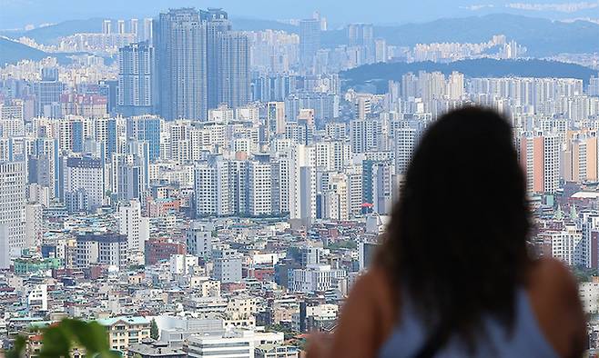 18일 서울 남산에서 바라본 서울 아파트 단지 모습. 연합뉴스