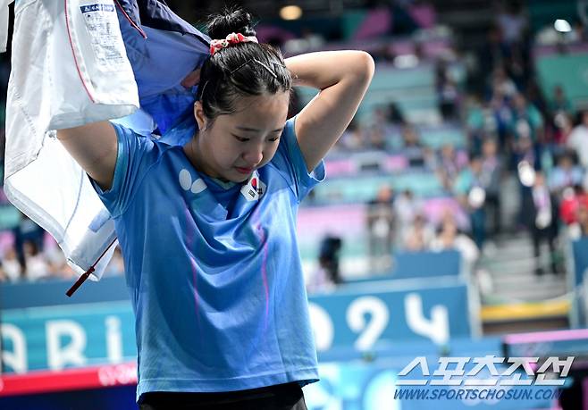 3일 (한국시간) 프랑스 파리 사우스 파리 아레나 4에서 '2024 파리올림픽' 탁구 여자 단식 동메달결정전 한국 신유빈과 일본 하야타 히나의 경기가 열렸다. 신유빈이 경기를 마친 후 빠져나가고 있다. 파리(프랑스)=정재근 기자 cjg@sportschosun.com/2024.8.3/