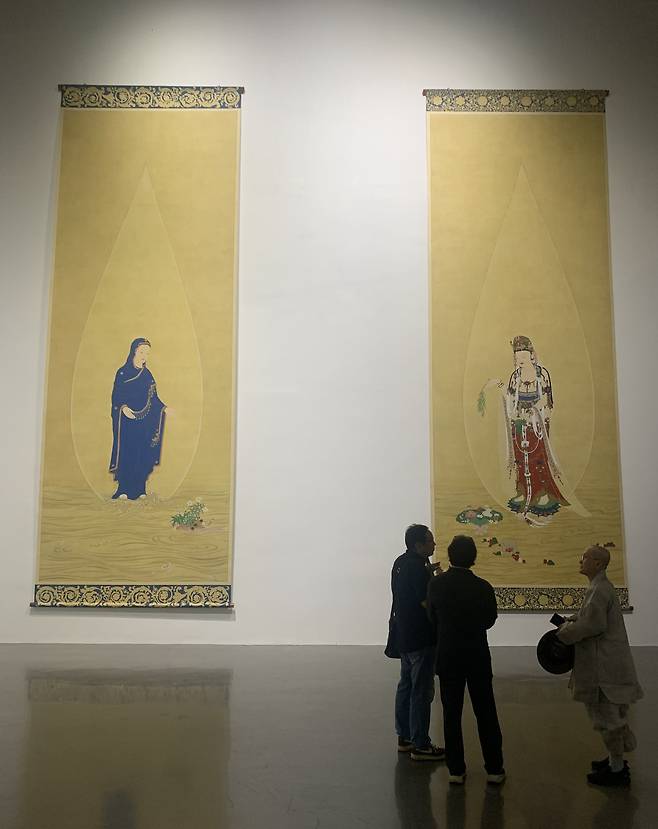 부산비엔날레에 출품된 송천 스님의 작품 ‘관음과 마리아-진리는 내 곁을 떠난 적이 없다’. 이정아 기자