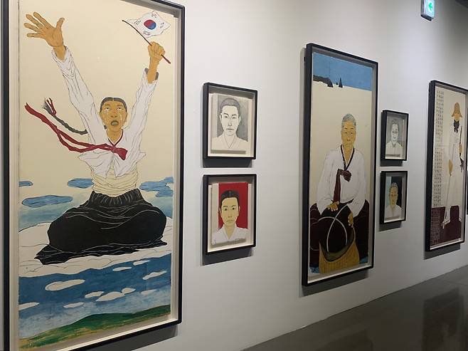 부산비엔날레에 출품된 윤석남의 작품 ‘여성 독립운동가 초상’ 연작. 이정아 기자