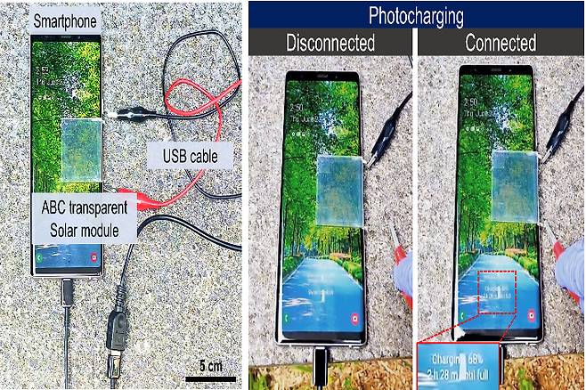 투명 태양전지 모듈에 의한 스마트폰 광충전 시연. UNIST 제공