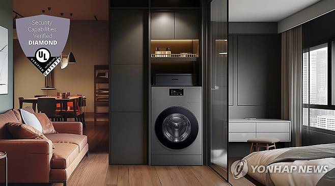 삼성전자, 'AI가전' 최고 보안등급인 '다이아몬드' 가전업계 최다 획득 (서울=연합뉴스) 삼성전자가 글로벌 인증기관인 'UL 솔루션즈'가 실시하는 사물인터넷(IoT) 보안 평가에서 최고 등급인 '다이아몬드'를 추가 획득해 총 5개의 등급을 보유하면서 가전업계에서 최고 등급을 가장 많이 받은 기업이 됐다고 20일 밝혔다. 사진은 다이아몬드 등급을 받은 삼성전자 올인원 세탁건조기 '비스포크 AI 콤보'의 라이프스타일 이미지. 2024.8.20 [삼성전자 제공. 재판매 및 DB 금지] photo@yna.co.kr