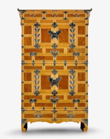 나비경첩 이층농 - 두석장 김극천 보유자[국가유산청 제공. 재판매 및 DB 금지]