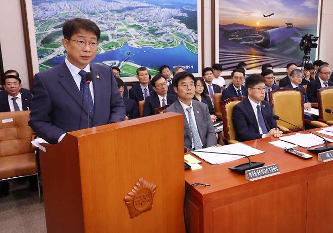 박상우 국토교통부 장관이 21일 국회에서 열린 국토교통위원회 전체회의에서 발언을 하고 있다. (사진=연합뉴스)