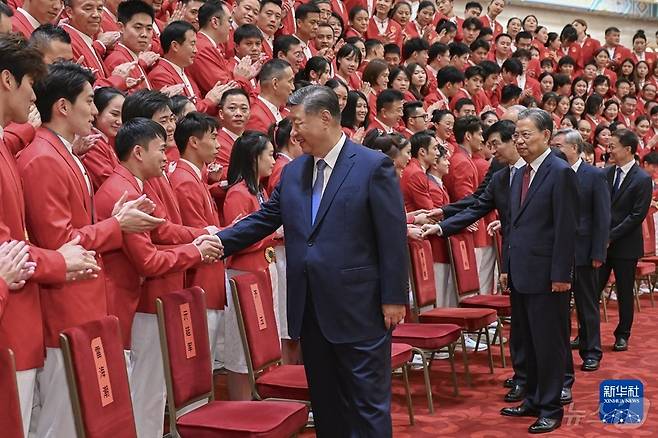 시진핑 중국 국가주석이 20일 베이징 인민대회당에서 파리 하계올림픽에 참가한 대표단을 격려하고 있다. (사진출처=신화통신)