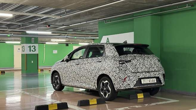 BYD의 소형 전기 해치백, '돌핀'의 테스트카 (출처: 오토스파이넷)