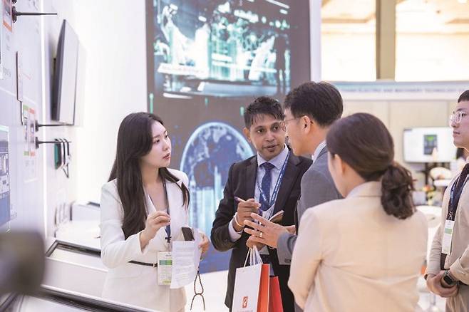 Participants at the 2023 Electric Energy Show, held in May in Hanoi, Vietnam (Coex)