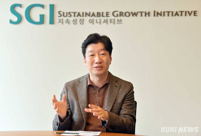 김천구 대한상공회의소 SGI 연구위원이 서울 중구 상공회의소 회의실에서 쿠키뉴스와 인터뷰하고 있다. 사진=곽경근 대기자