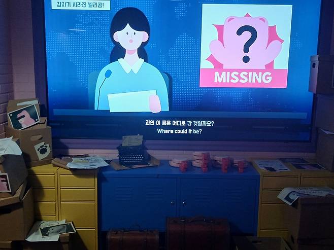 롯데월드 어드벤처 '벨리곰 미스터리 맨션'의 시작점인 탐정 아지트 공간. 이 곳에서 벨리곰을 찾기 위한 미션이 시작된다. 김희량 기자