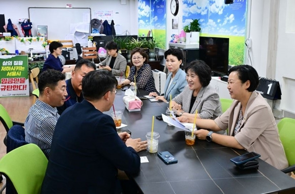 간담회에서 공무직 노동자들의 권익 보호와 노동 환경 점검을 위한 시간을 가진 서울시의회 더불어민주당 민생실천위원회(위원장 봉양순)