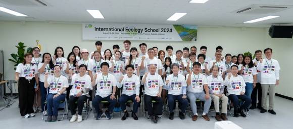 지난 20일 조천읍 선흘동백동산 에코촌 유스호스텔에서 ‘2024 국제생태학교(IES2024․International Ecology School)’가 개회했다. 제주도 제공