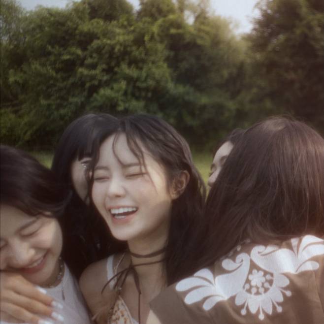 ‘업글된 피프티 피프티’라 해 붙여진 새로운 애칭 ‘글프티.’ 화제의 그룹 피프티 피프티가 이달 말 선공개곡을 내고 컴백 예열에 들어간다. 사진제공|어트랙트