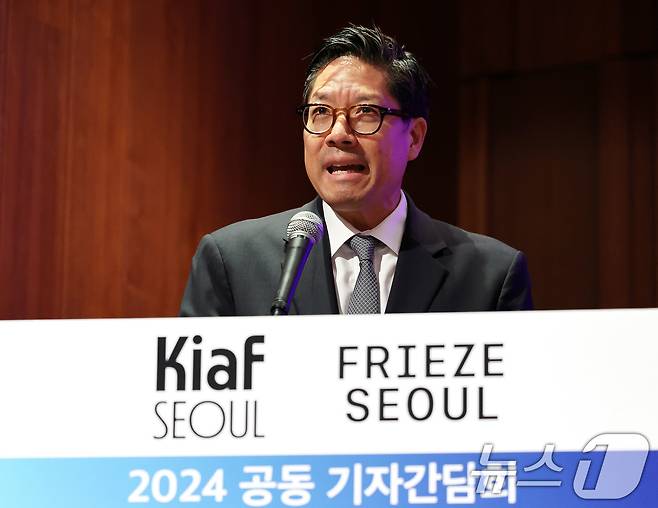 패트릭 리 프리즈 서울 디렉터가 22일 서울 중구 신라호텔에서 열린 2024 키아프 서울(Kiaf SEOUL)·프리즈 서울(FRIEZE SEOUL) 공동 기자간담회에서 인사말을 하고 있다. 국내 최대의 미술품 장터(아트페어)인 프리즈 서울과 키아프가 오는 9월 4일부터 서울 강남구 코엑스에서 열린다.2024.8.22/뉴스1 ⓒ News1 박지혜 기자