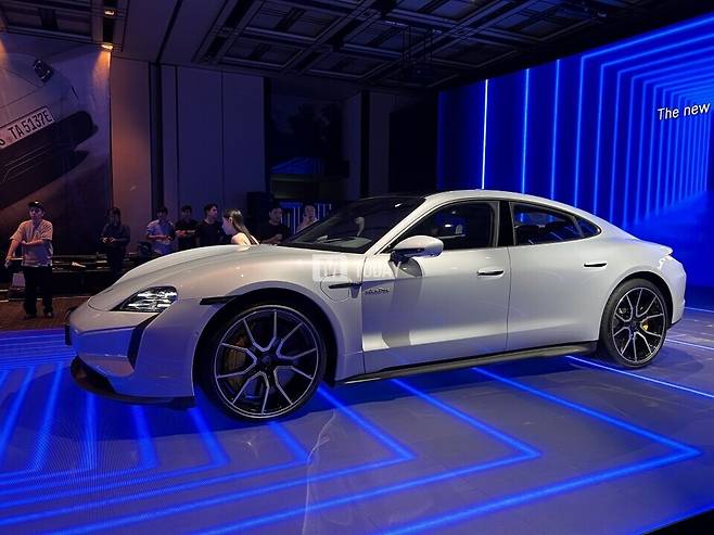 사진 : 포르쉐 타이칸 페이스리프트