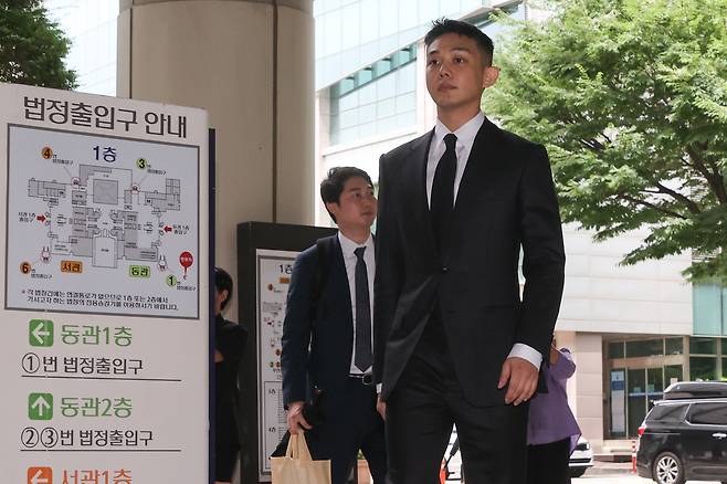 Actor Yoo Ah-in attends his final trial for drug charges at the Seoul Central District Court in southern Seoul on July 24. [YONHAP]