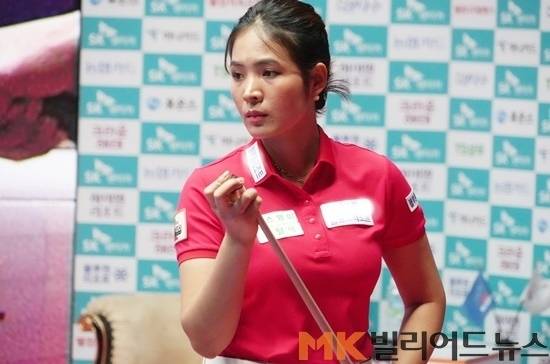 강력한 우승후보인 스롱피아비가 승부치기에서 결정적인 큐미스를 범하며 32강전에서 대회를 마감했다. 스롱은 21일 밤 베트남 하노이에서 열린 ‘2024 에스와이바자르 하노이오픈’ 32강전에서 윤경남에게 승부치기에서 0:1로 패했다. (사진=MK빌리어드뉴스 DB)