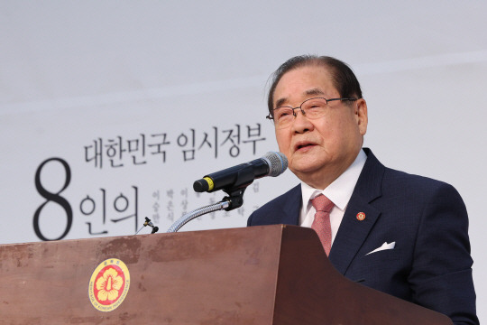 제79주년 8·15 광복절인 15일 오전 서울 용산구 효창공원 내 백범김구기념관에서 열린 별도의 광복회 주최 광복절 기념식에서 이종찬 광복회장이 기념사하고 있다. 광복회장이 정부 광복절 경축식 행사에 불참한 것은 이종찬 회장이 처음이었다. 연합뉴스