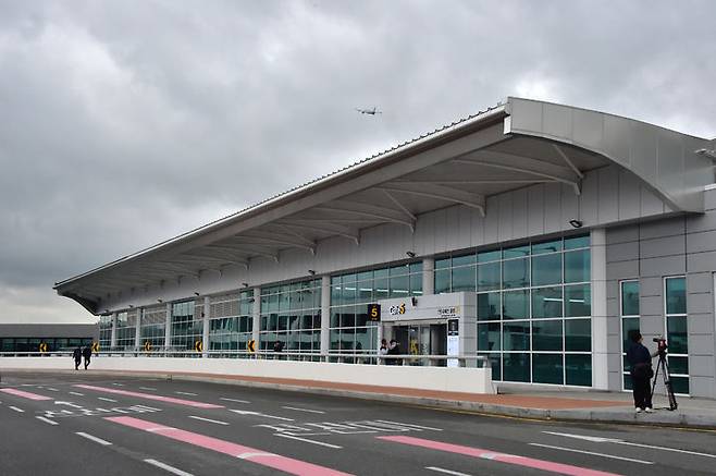 [부산=뉴시스]24일 부산 강서구 김해공항 국제선터미널이 확장 개관하고 운영에 들어간다. 확장된 터미널 모습. (사진=부산시 제공) 2024.02.24. photo@newsis.com *재판매 및 DB 금지