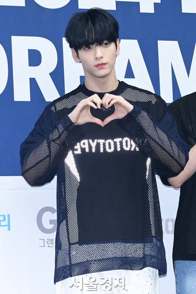 그룹 투모로우바이투게더(TOMORROW X TOGETHER) 수빈이 22일 오후 서울 송파구 서울 잠실실내체육관에서 진행된 ‘2024 케이 월드 드림 어워즈(2024 K-WORLD DREAM AWARDS)’ 레드카펫에서 포즈를 취하고 있다. 김규빈 기자 2024.08.22