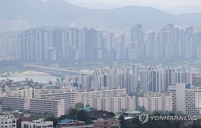 서울 남산에서 바라본 시내 아파트 [연합뉴스 자료사진]