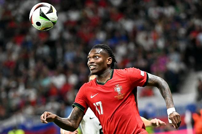 Portugal's forward #17 Rafael Leao runs for the ball during the UEFA Euro 2024 round of 16 football match between Portugal and Slovenia at the Frankfurt Arena in Frankfurt am Main on July 1, 2024. (Photo by PATRICIA DE MELO MOREIRA / AFP)<저작권자(c) 연합뉴스, 무단 전재-재배포, AI 학습 및 활용 금지>