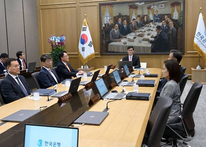 이창용 한국은행 총재가 22일 서울 중구 한국은행 본관에서 열린 금융통화위원회를 주재하고 있다. [이미지출처=연합뉴스]