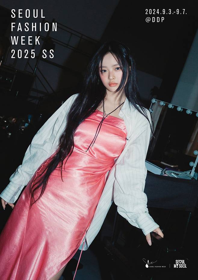 2025 S/S 서울패션위크 엠버서더 뉴진스 개인 포스터 하니