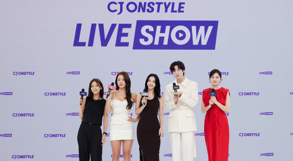 The new program MCs take a commemorative photo at the ‘Next Content Commerce’ press conference held at the CJ OnStyle headquarters in Bangbae-dong, Seoul, on the 22nd. [Courtesy of CJ ENM]