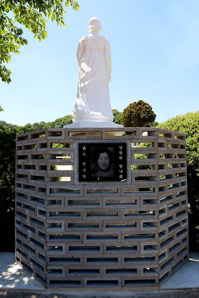 [의령=뉴시스]전수악 여사 추모비.2024.08.23.(사진=의령군 제공) photo@newsis.com *재판매 및 DB 금지