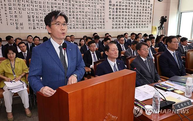 제안 설명하는 오동운 공수처장 (서울=연합뉴스) 김주형 기자 = 오동운 고위공직자범죄수사처장이 23일 오전 서울 여의도 국회에서 열린 법제사법위원회 전체회의에서 예산안 관련 제안설명을 하고 있다. 2024.8.23 kjhpress@yna.co.kr