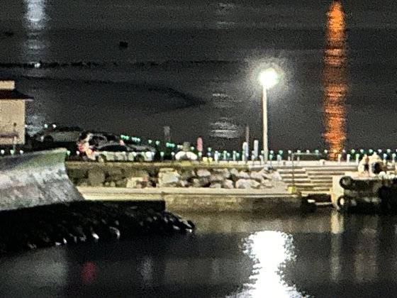 지난 6월 17일 제주시 이호동 동포구에서 캠핑객들이 음주 후 고성방가와 다이빙 등을 하자 경찰이 출동했다. 사진 독자제공