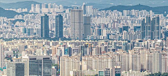 올 들어 분양 시장 분위기가 활기를 띠고 있다. 올해 1~7월 서울에서 분양된 아파트는 평균 148.87 대 1의 청약 경쟁률을 기록했다. (매경DB)