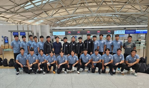 하키 남자 대표팀 공항 단체사진. 사진┃대한하키협회