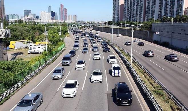지난 6월 서울 용산구 한강대교 인근 강변북로의 모습./연합뉴스