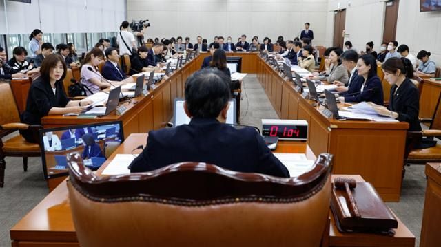 26일 오전 서울 여의도 국회에서 열린 보건복지위원회 3차 전체회의에서 김미애 국민의힘 간사가 간호법 논의를 촉구하고 있다. 뉴스1