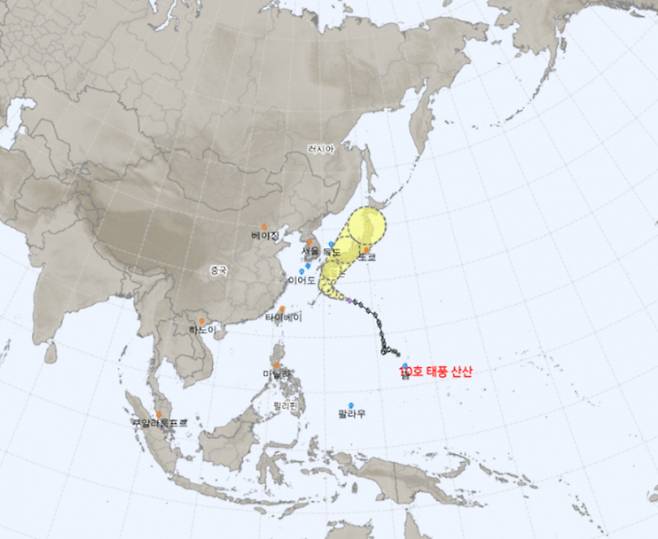 제10호 태풍 '산산' 영향으로 찬 공기가 유입돼 무더위가 일시적으로 누그러질 수 있다. /사진=기상청 제공