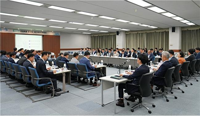 26일 서울 동작구 전문건설회관에서 열린 전문건설공제조합 긴급 경영회의 [전문건설공제조합 제공. 재판매 및 DB 금지]