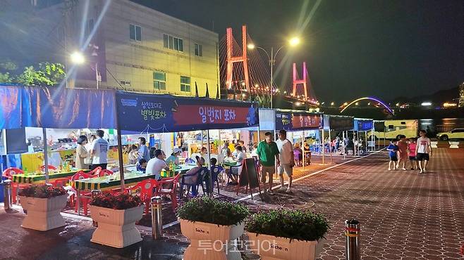 삼천포대교 야경 별빛포차/사진-사천시