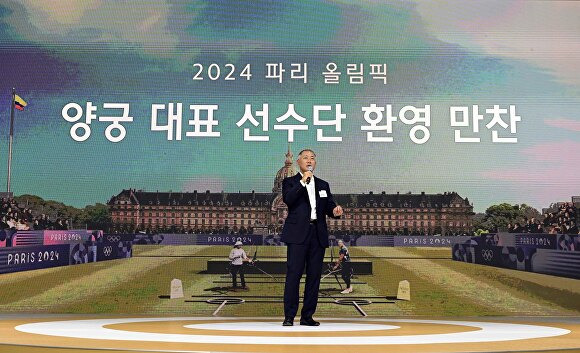 '2024 파리올림픽 양궁대표 선수단 환영 만찬'서 환영사를 하고 있는 정의선 회장. [사진=현대차그룹]