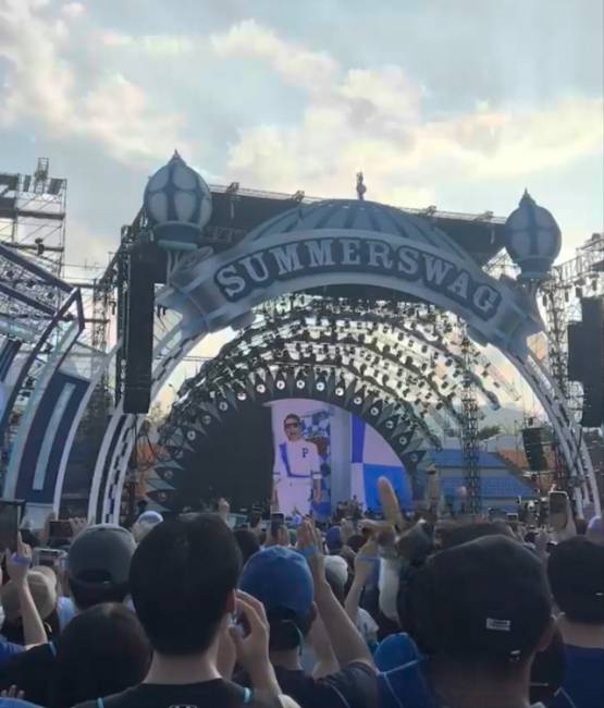 ▲ 가수 싸이가 이달초 속초에서 열렸던 흠뻑쇼에서 동해안 최전방에 위치한 군부대 장병·가족 2000여명에 관람 티켓을 기부하는 등 남몰래 선행을 베푼 사실이 뒤늦게 알려지자 인스타그램 등 SNS에 감동 후기가 잇따르고 있다. 가수 싸이 공연 모습. 전인수