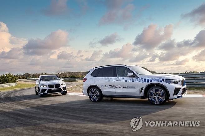 지난해 국내서 공개된 BMW iX5 하이드로젠. [연합뉴스]