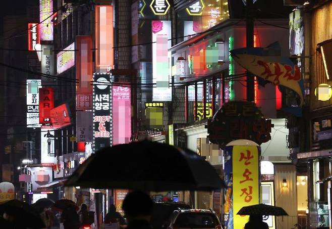 유흥시설들이 들어선 서울 송파구 잠실새내역 인근 거리. 기사 내용과 무관함.[사진출처=연합뉴스]