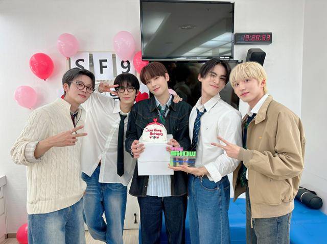 SF9이 '더쇼'에서 1위를 차지했다. FNC엔터테인먼트 제공